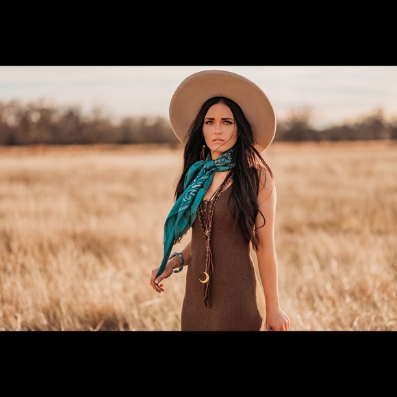 Meet your Posher, Dusty Diamonds Boutique! - Picture 4 of 8